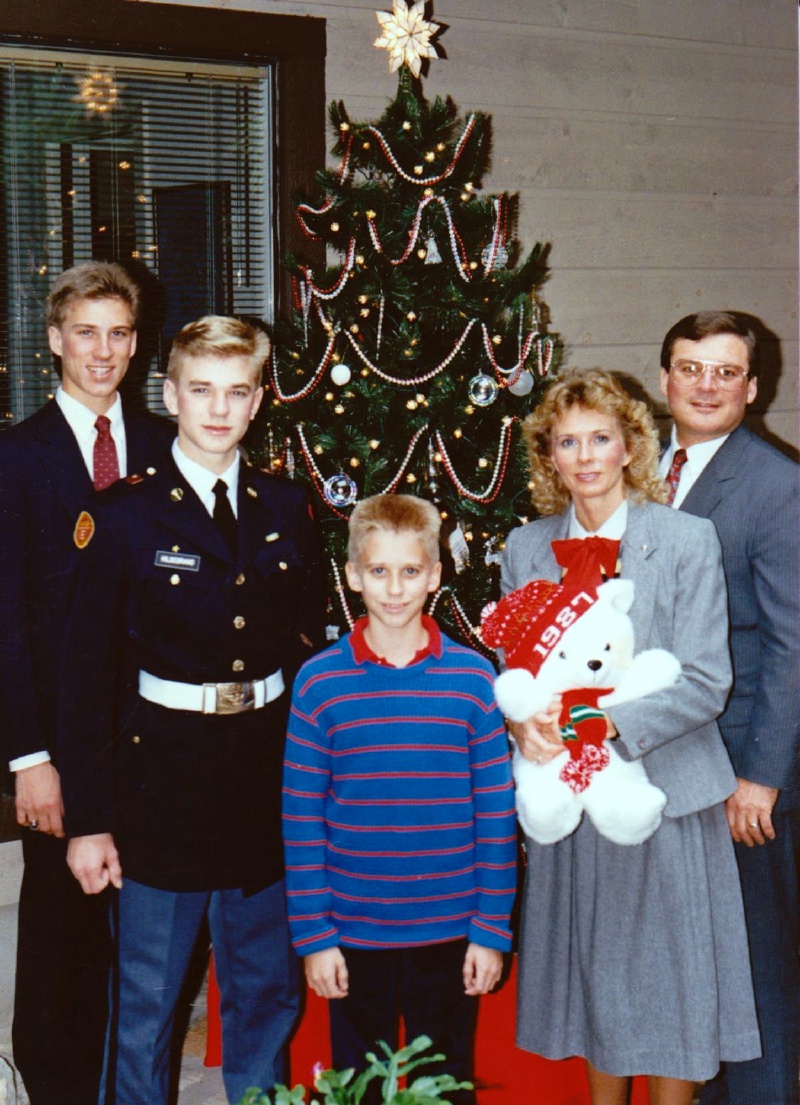 J-n-J-Christmas-Cards/800x600_1987-12 CC J&J (1).jpg